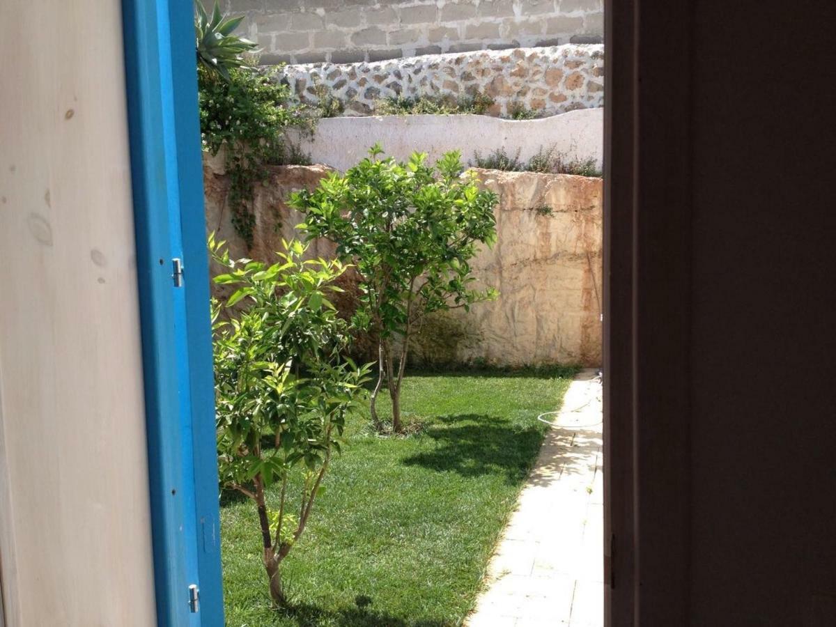 Camera Matrimoniale con Vista Giardino